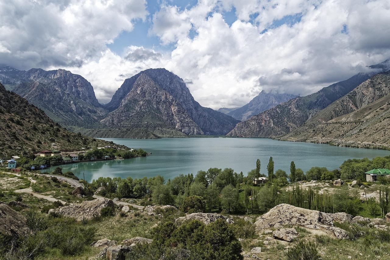 tajikistan-4-4584690-1280.jpg